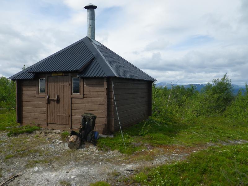 Rastkoja på Njaka.JPG